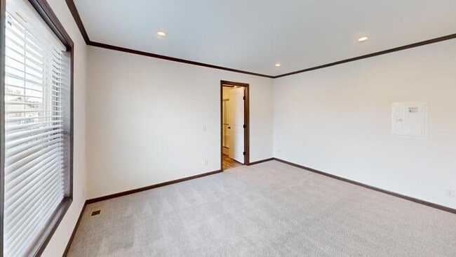 Building Photo - 164 Northwest Dr