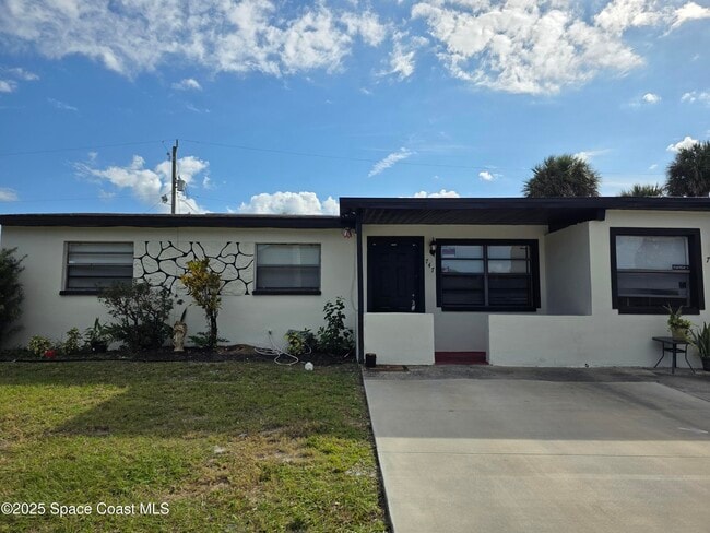 Primary Photo - 747 E University Blvd