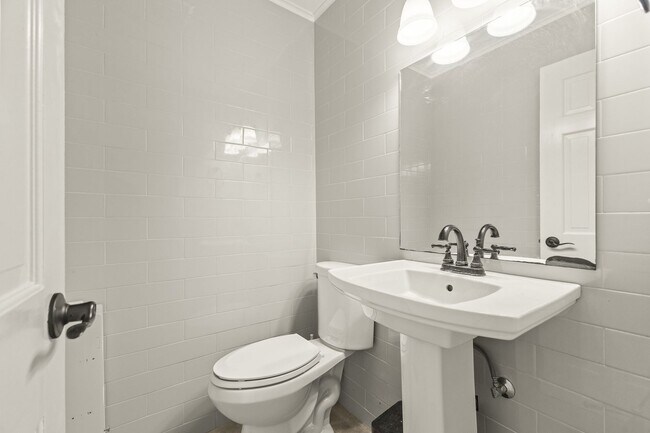Building Photo - 2825 Inwood Ln