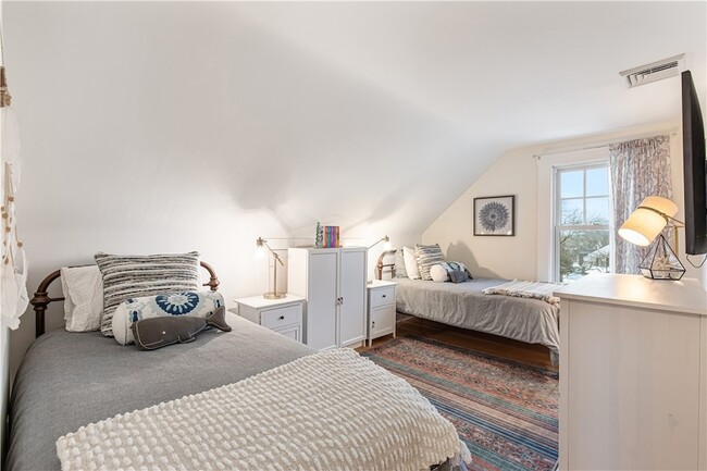 Building Photo - 21 Bedlow Ave