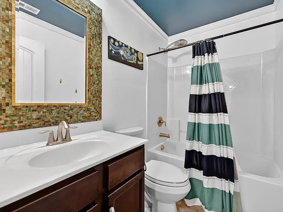 Building Photo - 5004 El Molino Dr