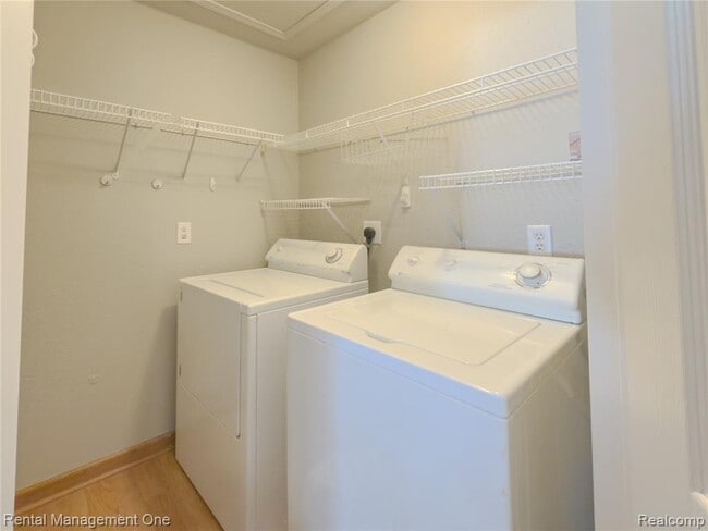 Building Photo - 1341 Millbrook Trail