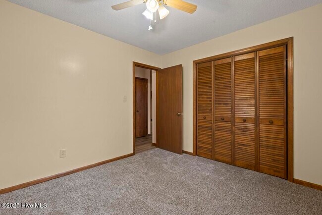 Building Photo - 118 Stonemark Ct