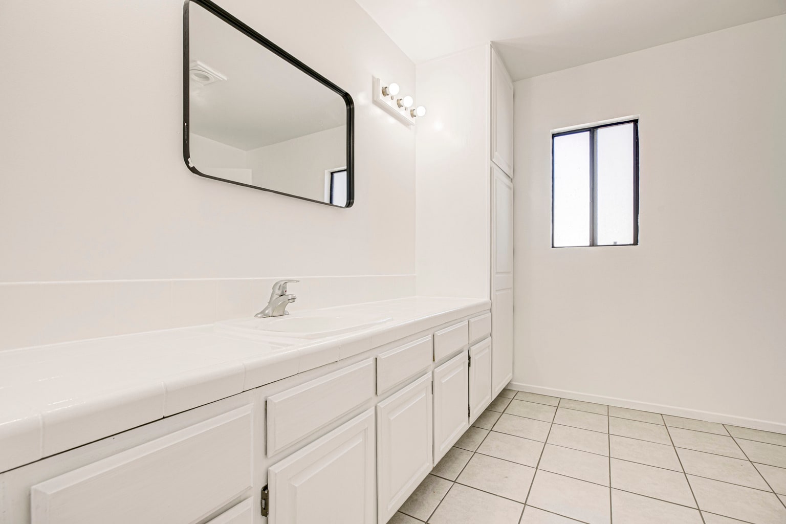 Building Photo - 6011 Bellaire Ave