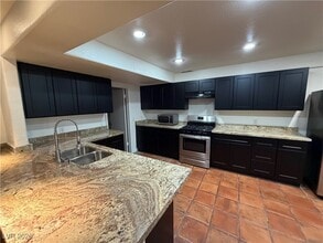 Building Photo - 908 Vegas Valley Dr