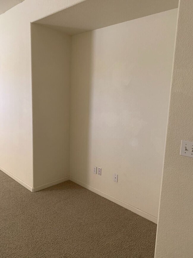 Building Photo - 3 br, 2.5 bath House - 560 Woodlake Drive