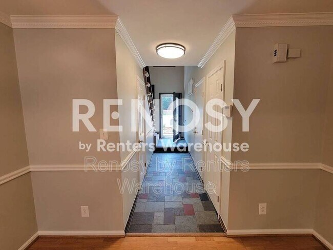 Building Photo - 914 Wildwood Square Ct