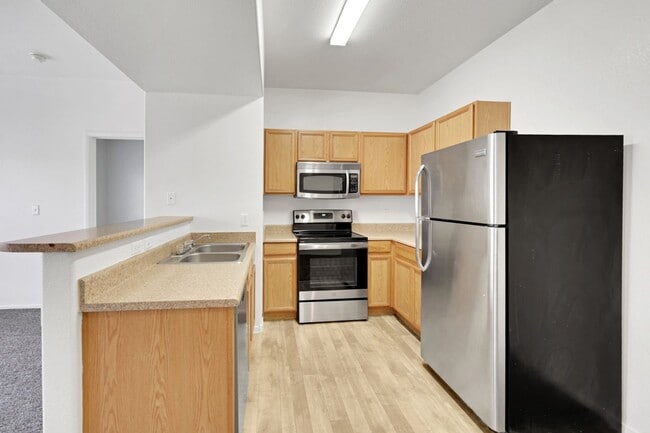 Building Photo - 2 Bedroom Condo