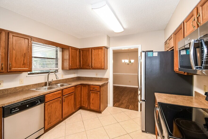 Building Photo - 970 Sandstone Dr