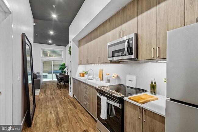 Primary Photo - 525 N 41st St
