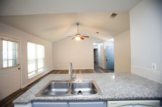 Building Photo - 104 Cotton Ln