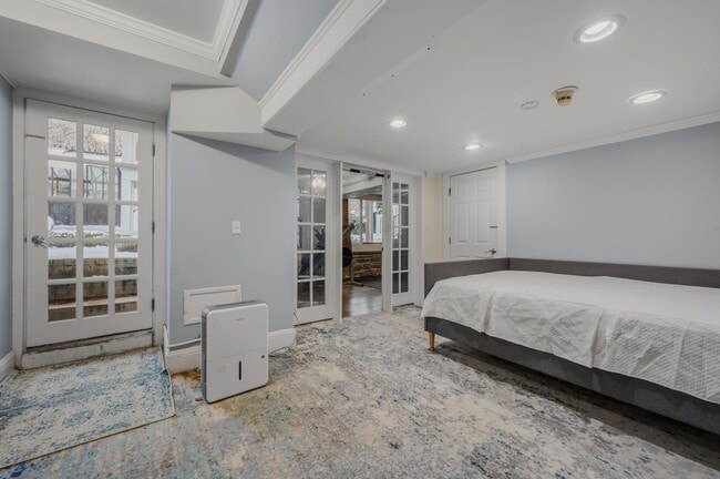 Building Photo - 9 Lyme St