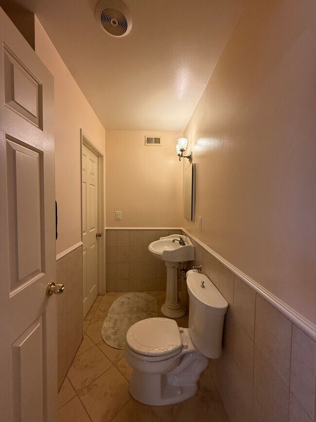 Building Photo - Centrally Located Orcutt Single Story Home