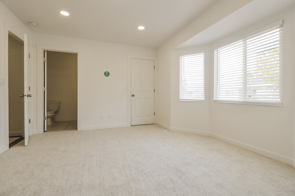 Building Photo - 2098 E Weeping Willow Way