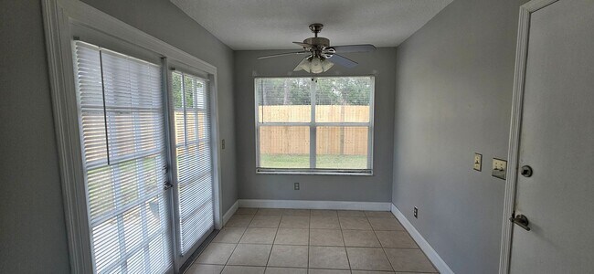 Building Photo - Charming 3-Bedroom Home in Deland – Water and Lawncare Included!
