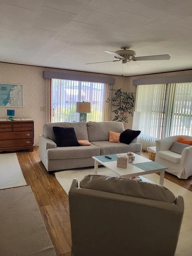 Building Photo - 12117 Cartwright Dr