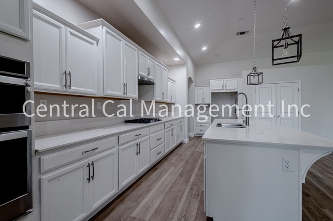 Building Photo - 4 bedroom/3 Bath Home with Solar in the Southwest - $3195 Per Month!