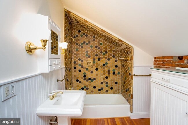 Building Photo - 67 Ferry St