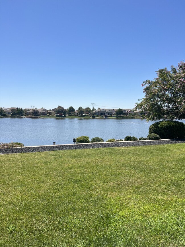 Building Photo - Stunning 4-Bed Lake View Home with Hardwood Floors