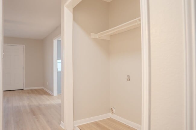 Building Photo - FULLY REMODELED GORGEOUS FOURPLEX WITH LUX...
