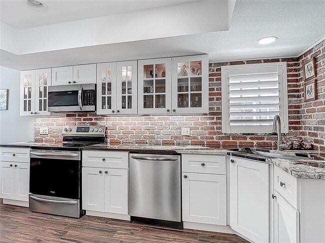 Building Photo - 3611 Pine Knot Dr