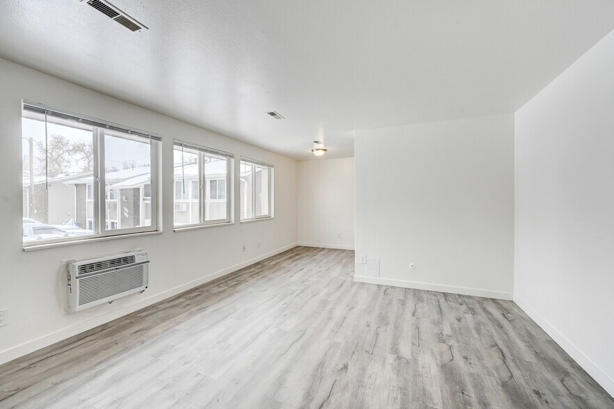Building Photo - 1647 Jay St