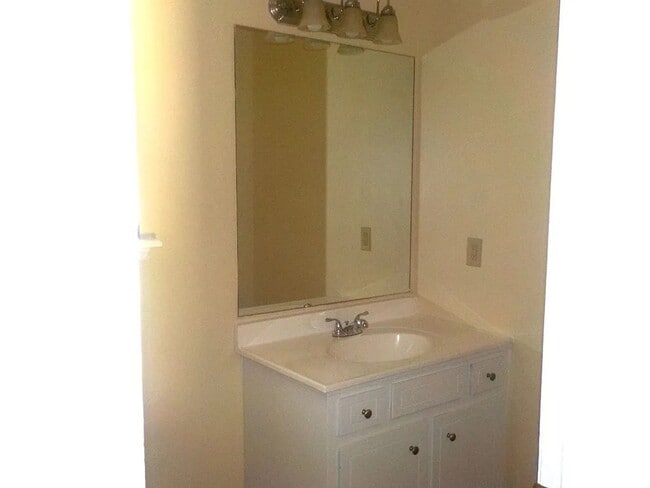 Building Photo - BEAUTIFUL HOUSE COMING AVAILABLE