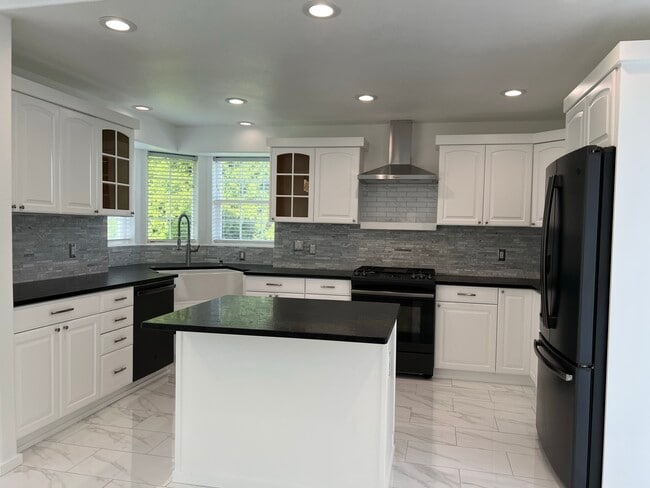 Building Photo - 4702 S Palouse Ct