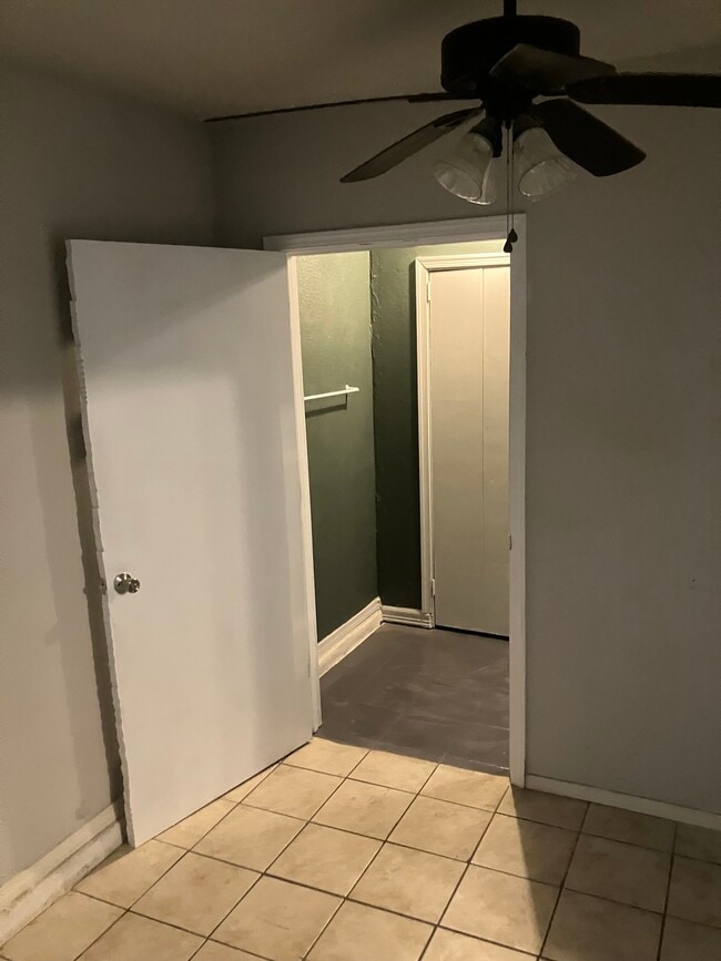 Building Photo - 6207 Valley King