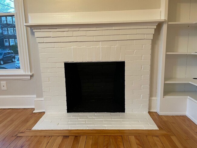 Building Photo - 94 Mellen St