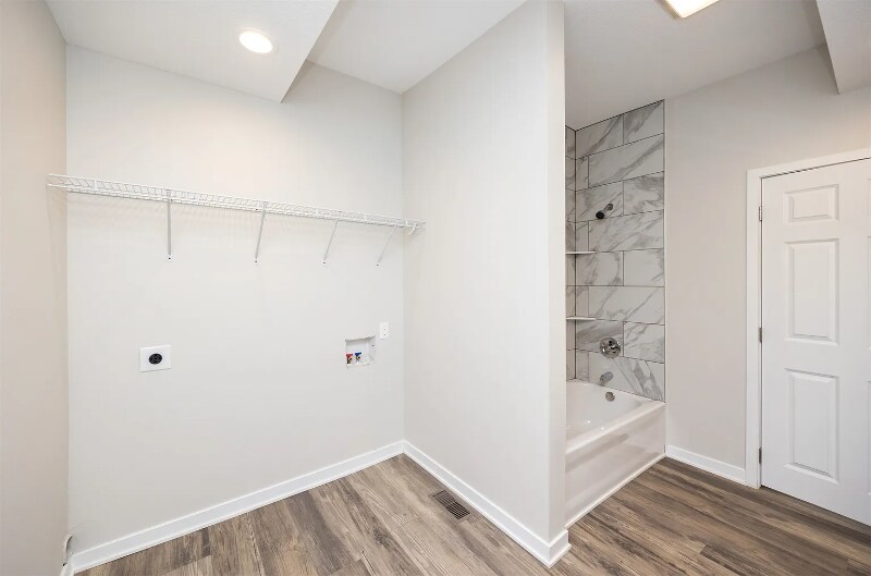 Building Photo - 1332 E Sheridan Ave