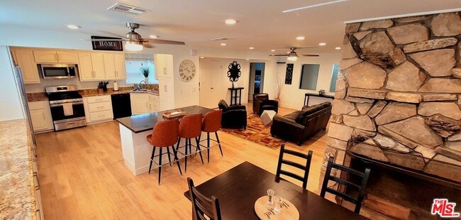 Building Photo - 335 S California St