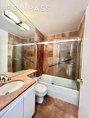 Building Photo - 250 W 90th St