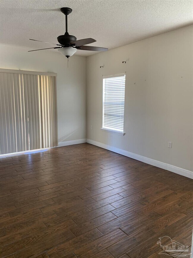 Building Photo - 8949 Camelot Pl