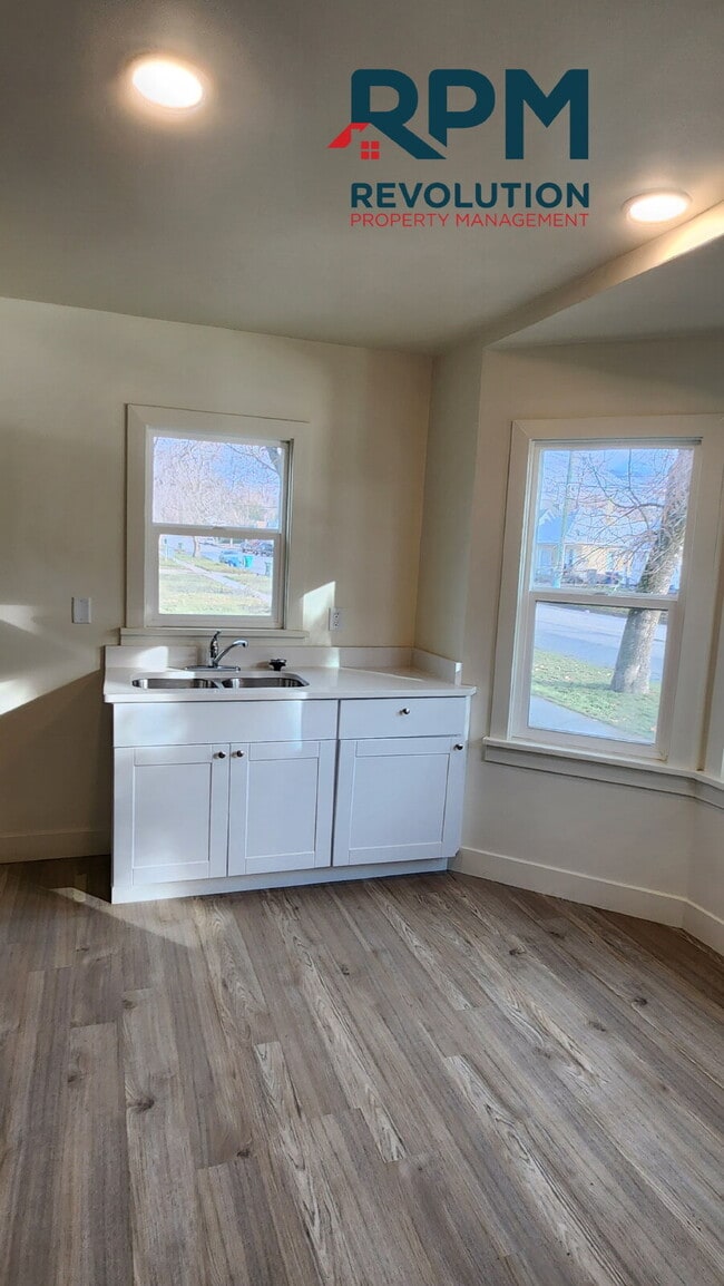 Building Photo - "Charming 3-Bed in Ogden: Spacious 1104 Sq Ft Living!"