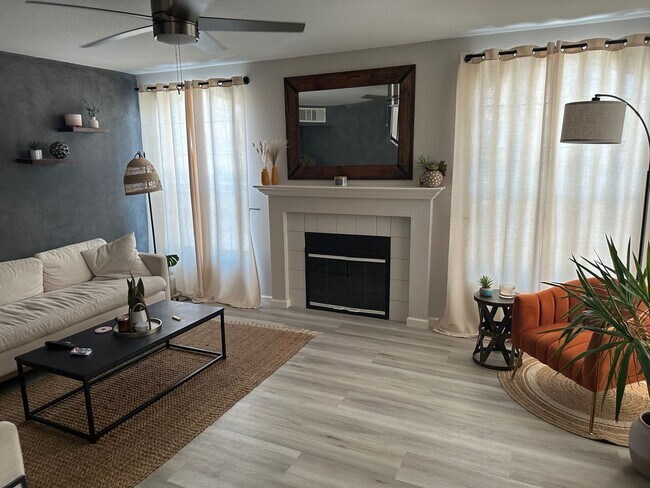 Building Photo - Fully Furnished Three Bedroom Spring Valle...