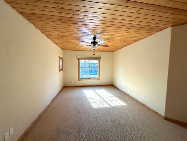 Building Photo - Long-Term Lease: The Ponderosa Meadows Townhouse