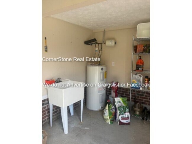 Building Photo - 6499 Chamblee Dr