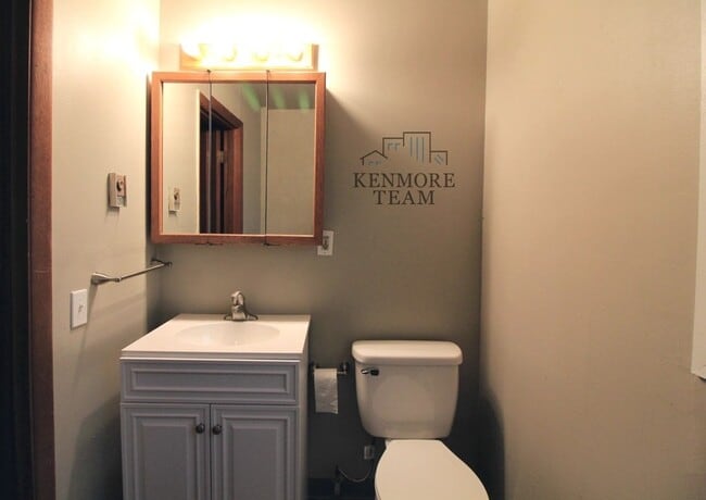 Building Photo - 3 Bedroom, 1.5 Bathroom Duplex in Richland