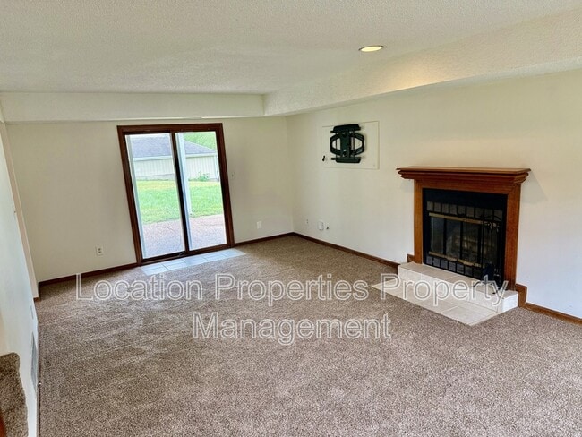 Building Photo - 3619 Lakecrest Ct