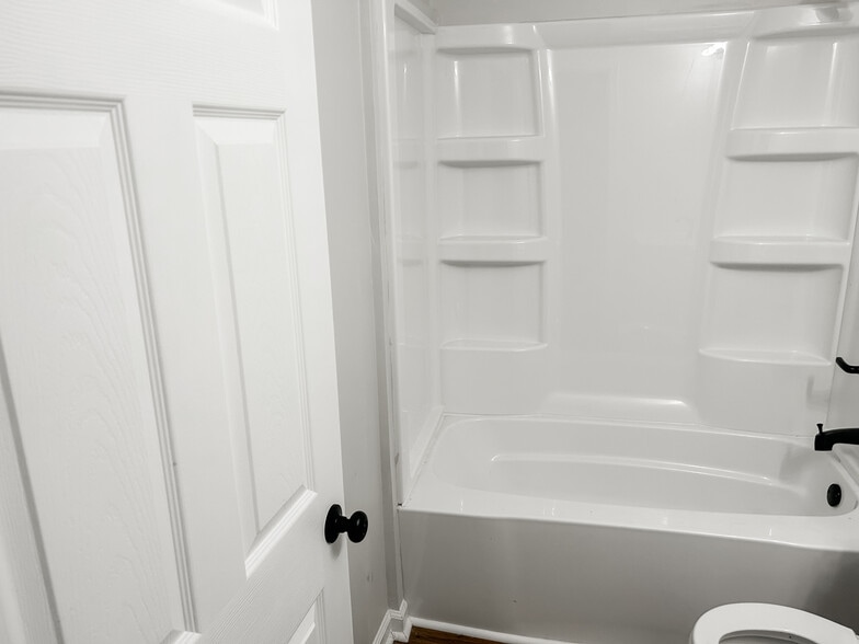 Building Photo - 3021 Wahl St