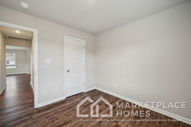 Building Photo - 4022 Ryan Dr SW