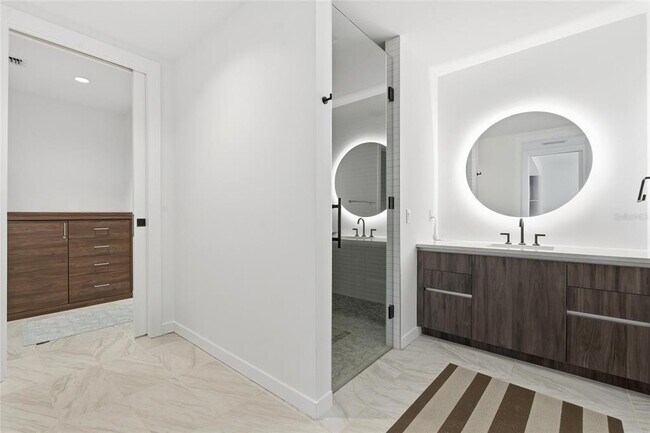 Building Photo - 777 3rd Ave N