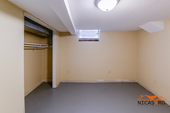 Building Photo - 2097 Summit St