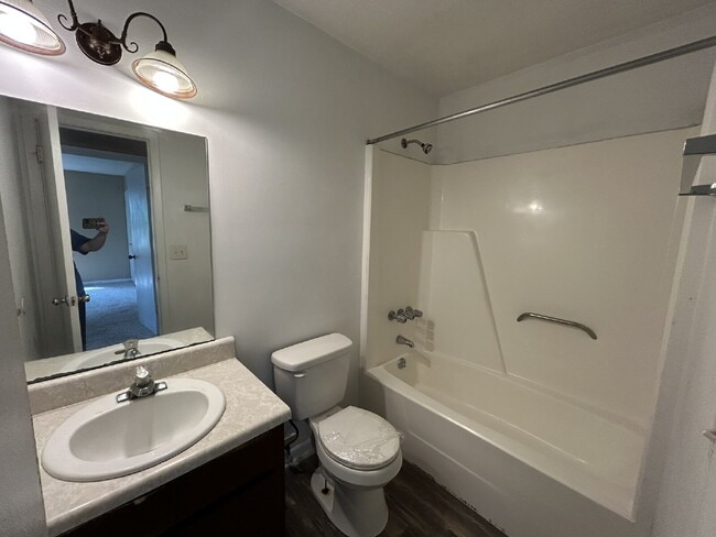 Building Photo - Duplex For Rent