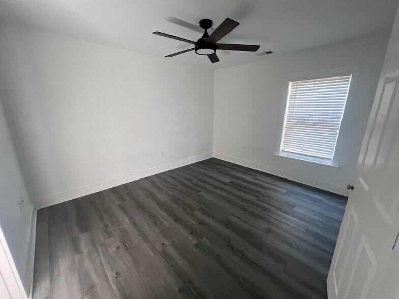 Building Photo - 7111 Porcher Dr