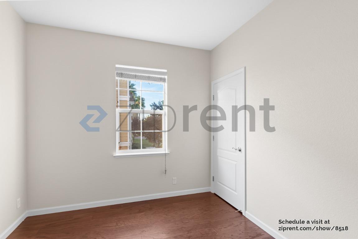 Building Photo - Unit