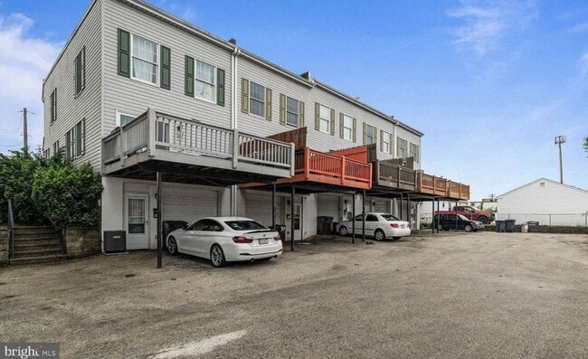 Building Photo - Beautiful 4 Bed, 3 Bath Ready For Rent!