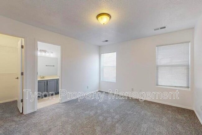 Building Photo - 1033 Desert Paintbrush Loop