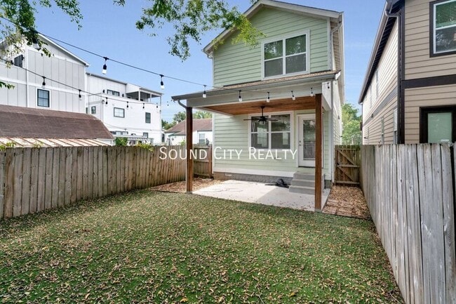 Building Photo - 5904 Carl Pl